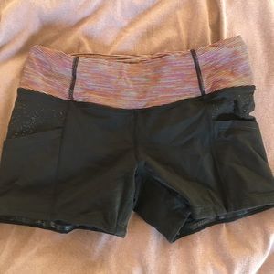 LULULEMON SHORTS (tight)